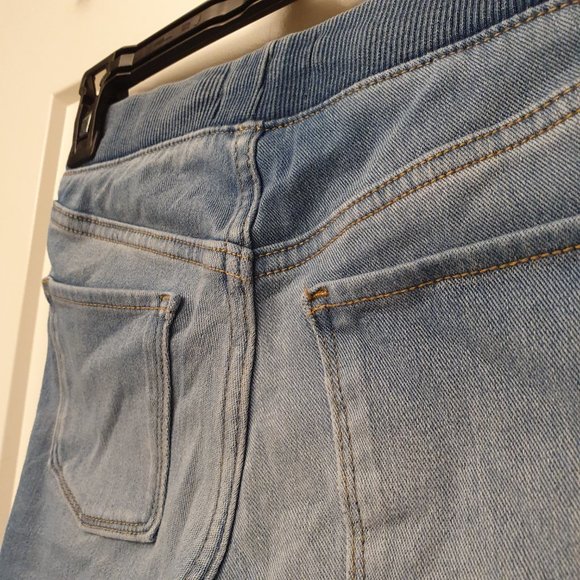 Pull on denim shorts - Picture 3 of 5